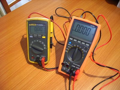 Fluke 111 en estado en que se recibió y VC99