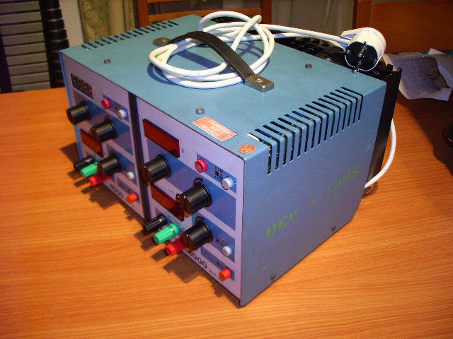 Fuente de Alimentacion Wear 4000 reparada y restaurada. Lateral Izquierdo.