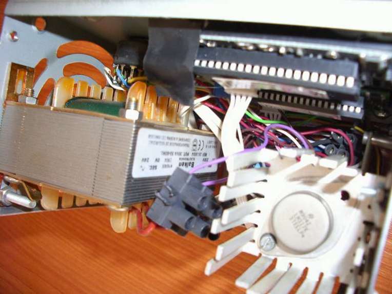 Interior de Fuente de Alimentación Casera v.2