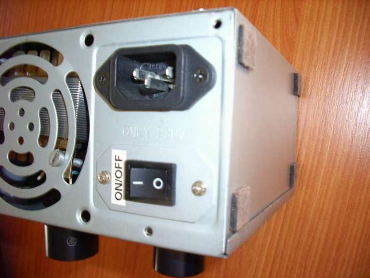 Detalle Conector Alimentación e Interruptor On/Off Fuente Alimentacion Casera v.2